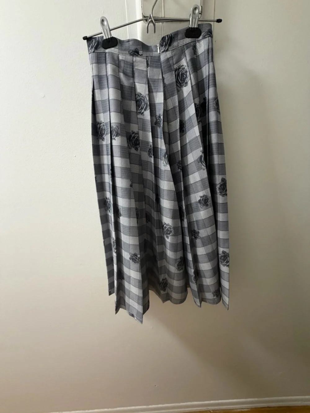 Gray Plaid Pleated Midi Skirt Rose Print High Waist Elegant - Picture 3 of 3